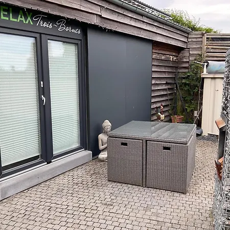 Relax Trois Bornes - De Grenspost