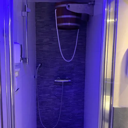 Relax Trois Bornes - De Grenspost 3*